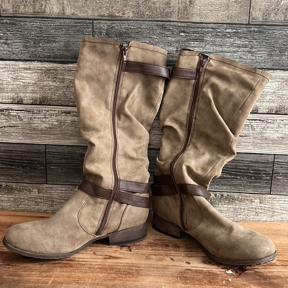 Boots - Picture 5 of 7
